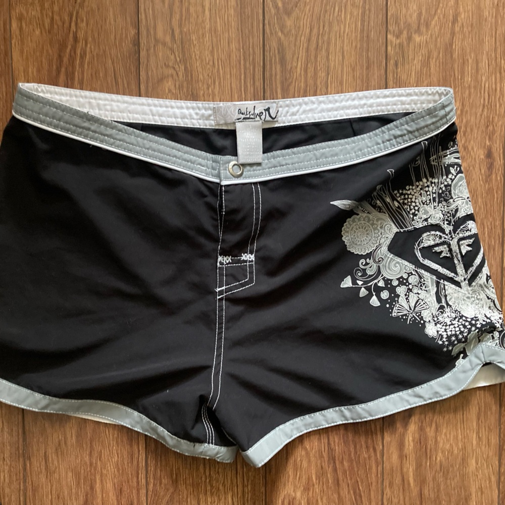 Y2k Roxy Black and White Graphic Surf Shorts